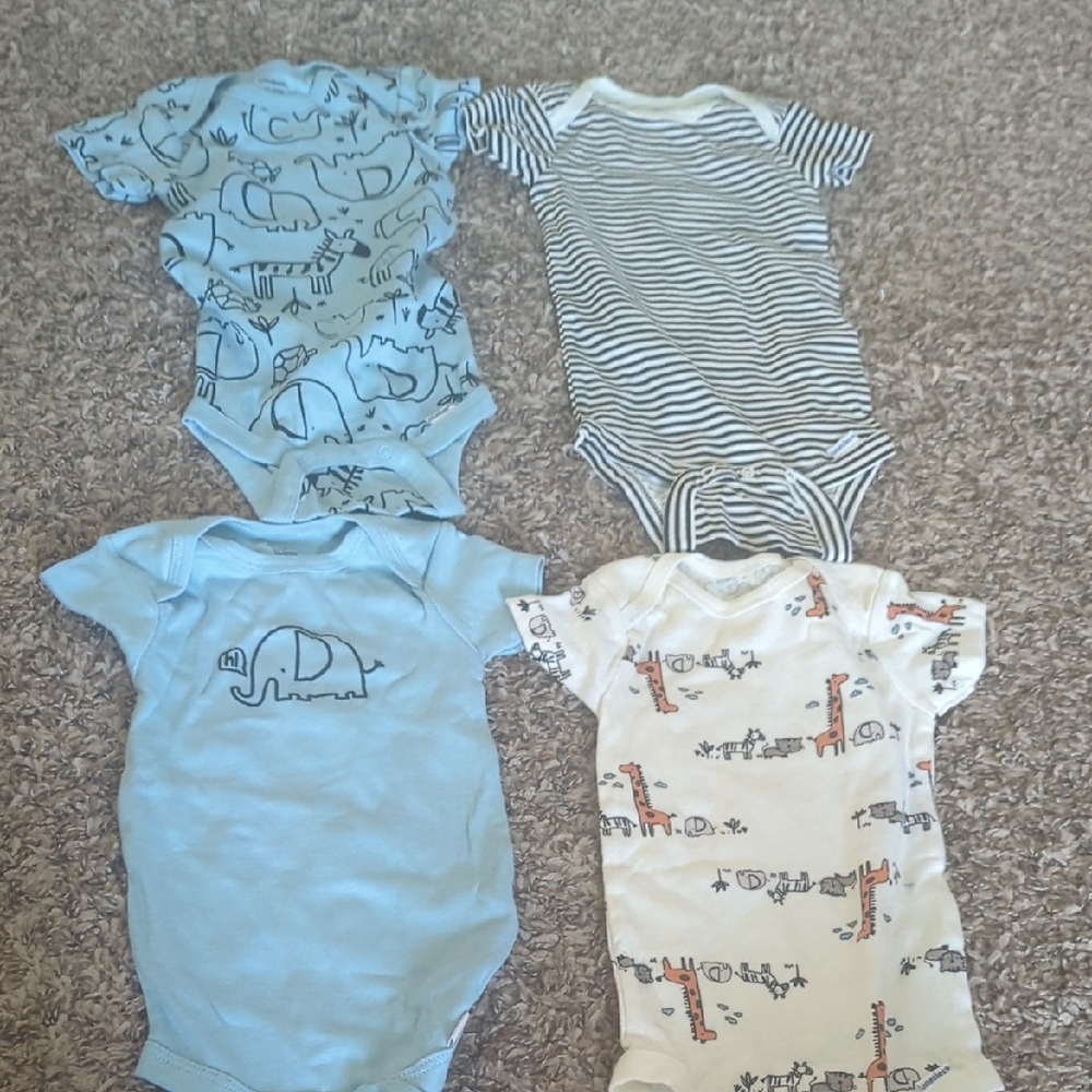 NWOT Gerber 3-6M Blue and White Elephant and Giraffe Print Baby Onesies